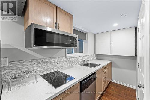 42 Richland Crescent, Toronto (Eringate-Centennial-West Deane), ON - Indoor Photo Showing Kitchen With Upgraded Kitchen