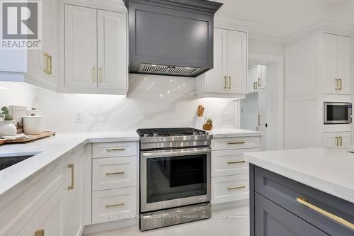 2050 Saint Andrews Place, Mississauga (Sheridan), ON - Indoor Photo Showing Kitchen With Upgraded Kitchen