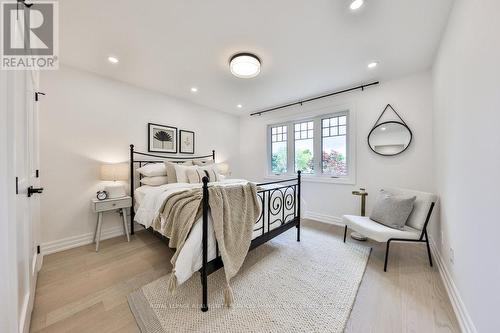 2050 Saint Andrews Place, Mississauga, ON - Indoor Photo Showing Bedroom