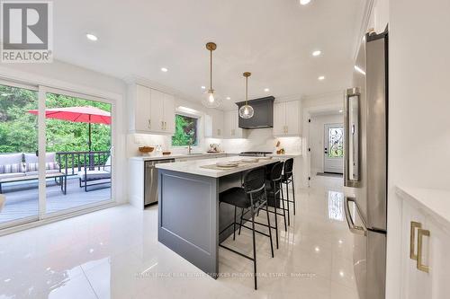 2050 Saint Andrews Place, Mississauga (Sheridan), ON - Indoor Photo Showing Kitchen With Upgraded Kitchen