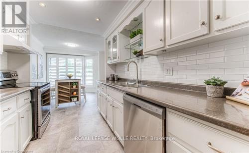 2 - 410 Craigleith Drive, Waterloo, ON - Indoor Photo Showing Kitchen With Double Sink