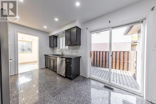 392 Gothic Drive, Oshawa, ON - Indoor Photo Showing Kitchen