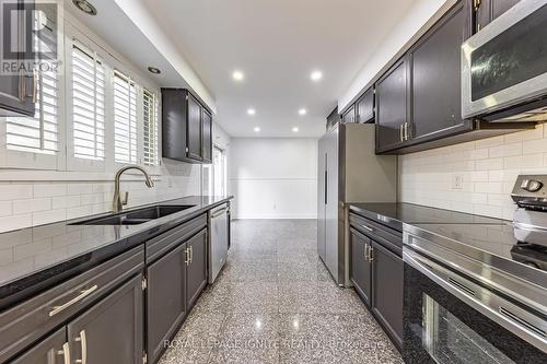 392 Gothic Drive, Oshawa, ON - Indoor Photo Showing Kitchen With Double Sink With Upgraded Kitchen