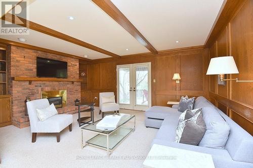 258 Shoreacres Road, Burlington (Shoreacres), ON - Indoor Photo Showing Living Room With Fireplace