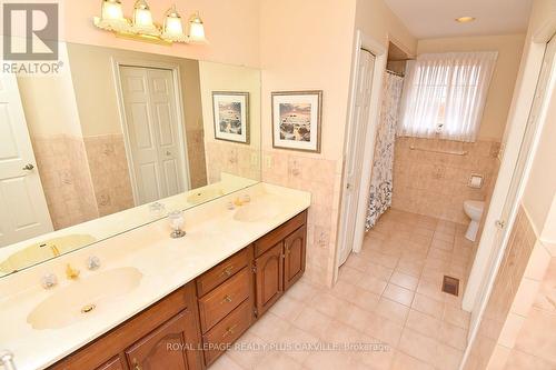 258 Shoreacres Road, Burlington (Shoreacres), ON - Indoor Photo Showing Bathroom