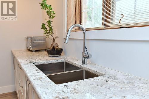 258 Shoreacres Road, Burlington (Shoreacres), ON - Indoor Photo Showing Kitchen With Double Sink