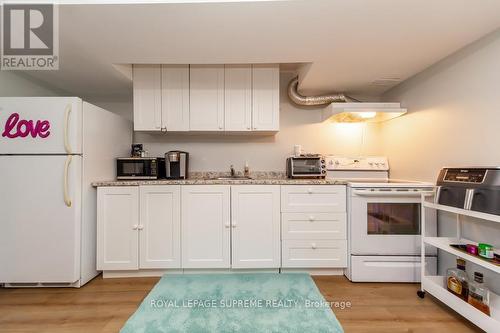 25 Patterson Drive, Haldimand, ON - Indoor Photo Showing Kitchen