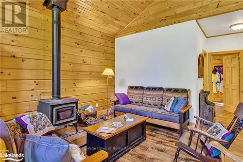 1880 Boldts Lane, Minden Hills, ON - Indoor Photo Showing Living Room