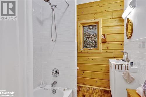 1880 Boldts Lane, Minden Hills, ON - Indoor Photo Showing Bathroom