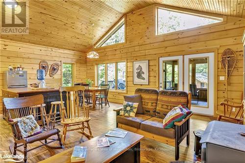 1880 Boldts Lane, Minden Hills, ON - Indoor Photo Showing Living Room