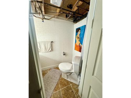 B 32 Lakeview Avenue, Williams Lake, BC - Indoor Photo Showing Bathroom