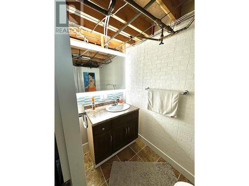 B 32 Lakeview Avenue, Williams Lake, BC - Indoor Photo Showing Bathroom