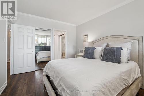 309 - 415 Locust Street, Burlington (Brant), ON - Indoor Photo Showing Bedroom