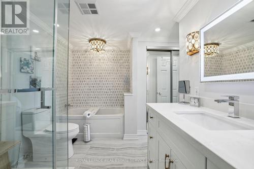 309 - 415 Locust Street, Burlington, ON - Indoor Photo Showing Bathroom