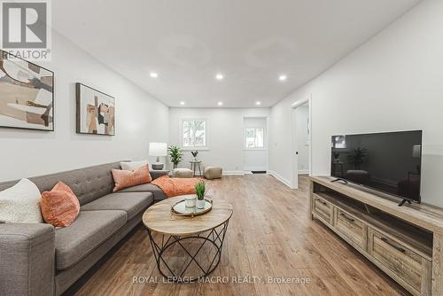 276 Ivon Avenue, Hamilton (Normanhurst), ON - Indoor Photo Showing Living Room