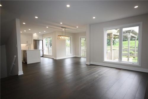 19 West Farmington Drive, St. Catharines, ON - Indoor Photo Showing Living Room