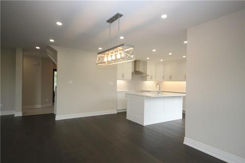 19 West Farmington Drive, St. Catharines, ON - Indoor Photo Showing Kitchen