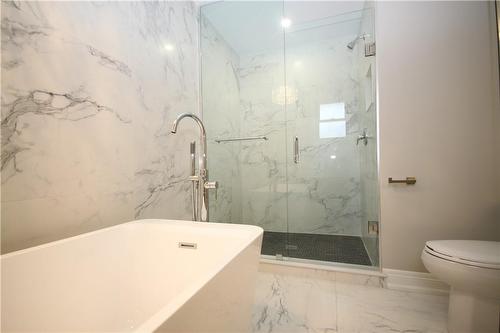 19 West Farmington Drive, St. Catharines, ON - Indoor Photo Showing Bathroom