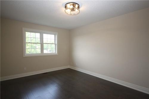 19 West Farmington Drive, St. Catharines, ON - Indoor Photo Showing Other Room