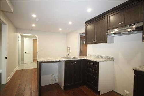 19 West Farmington Drive, St. Catharines, ON - Indoor Photo Showing Kitchen