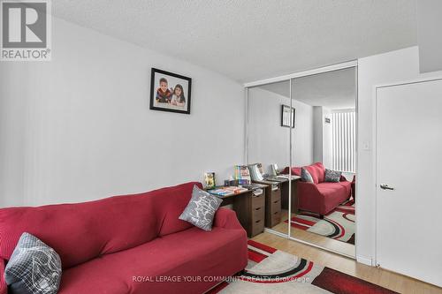 1605 - 330 Alton Towers Circle, Toronto, ON - Indoor Photo Showing Living Room