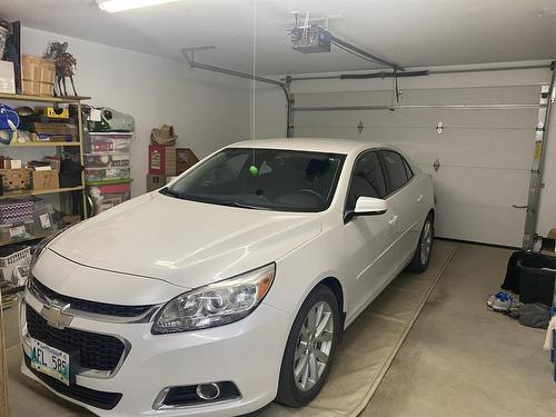 117119 Rupert Avenue, Crystal City, MB - Indoor Photo Showing Garage