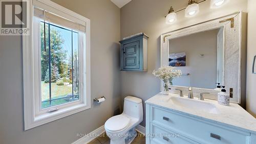 188 Coon'S Road, Richmond Hill, ON - Indoor Photo Showing Bathroom