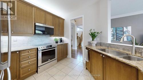 188 Coon'S Road, Richmond Hill (Oak Ridges), ON - Indoor Photo Showing Kitchen With Double Sink