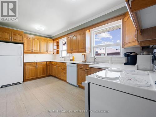 34 Belleglade Court, Toronto (Humbermede), ON - Indoor Photo Showing Kitchen