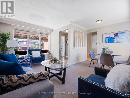 34 Belleglade Court, Toronto (Humbermede), ON - Indoor Photo Showing Living Room