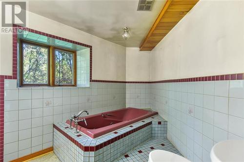 4825 Mccully Road, Augusta, ON - Indoor Photo Showing Bathroom