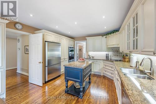 24 Mcglashan Court, Toronto (Bedford Park-Nortown), ON - Indoor Photo Showing Kitchen With Double Sink