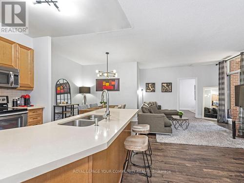 114 - 25 Earlington Avenue, Toronto (Kingsway South), ON - Indoor Photo Showing Kitchen With Stainless Steel Kitchen With Double Sink With Upgraded Kitchen