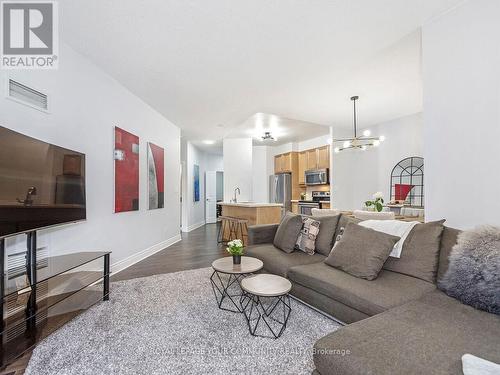 114 - 25 Earlington Avenue, Toronto (Kingsway South), ON - Indoor Photo Showing Living Room