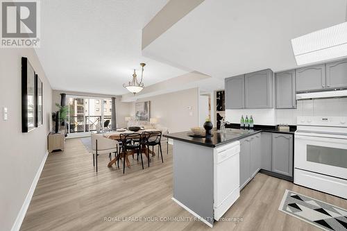 313 - 121 Woodbridge Avenue, Vaughan (West Woodbridge), ON - Indoor Photo Showing Kitchen