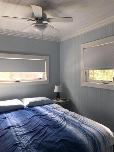 100 3Rd Avenue S, Clear Lake, MB - Indoor Photo Showing Bedroom