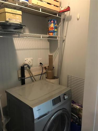 100 3Rd Avenue S, Clear Lake, MB - Indoor Photo Showing Laundry Room