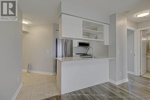 405 - 2365 Central Park Drive, Oakville, ON - Indoor Photo Showing Kitchen