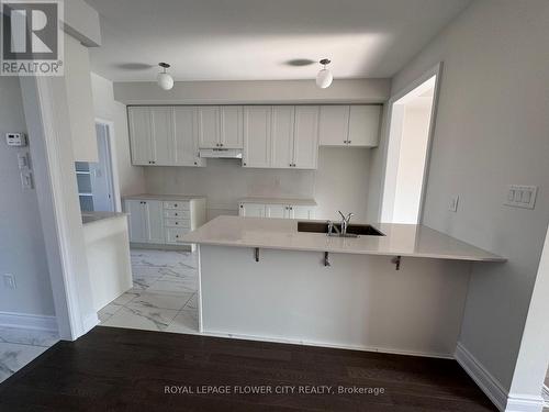 121 Tennant Circle, Vaughan (Vellore Village), ON - Indoor Photo Showing Kitchen