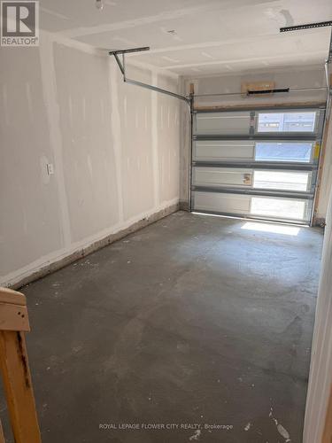 121 Tennant Circle, Vaughan (Vellore Village), ON - Indoor Photo Showing Garage