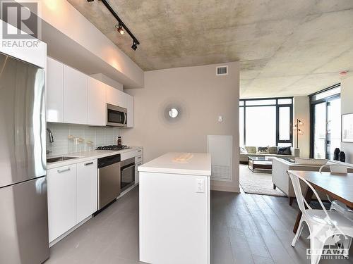 203 Catherine Street Unit#209, Ottawa, ON - Indoor Photo Showing Kitchen With Stainless Steel Kitchen