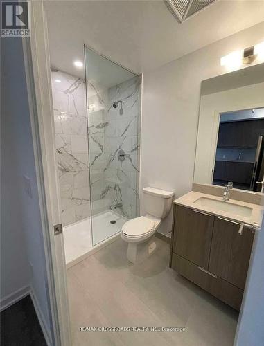 A14 - 36 Forest Manor Road, Toronto, ON - Indoor Photo Showing Bathroom