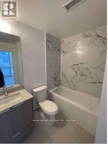 A14 - 36 Forest Manor Road, Toronto, ON - Indoor Photo Showing Bathroom