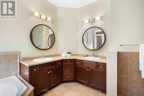 22 Black Maple Crescent, Kitchener, ON - Indoor Photo Showing Bathroom