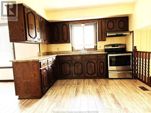 2430 Glenwood, Windsor, ON - Indoor Photo Showing Kitchen