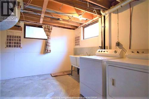 2430 Glenwood, Windsor, ON - Indoor Photo Showing Laundry Room