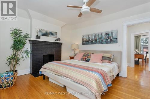 15 Cowan Avenue, Toronto (South Parkdale), ON - Indoor Photo Showing Bedroom