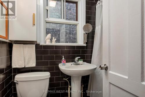 15 Cowan Avenue, Toronto (South Parkdale), ON - Indoor Photo Showing Bathroom