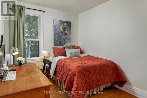 15 Cowan Avenue, Toronto (South Parkdale), ON - Indoor Photo Showing Bedroom