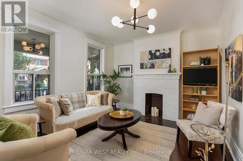 15 Cowan Avenue, Toronto (South Parkdale), ON - Indoor Photo Showing Living Room